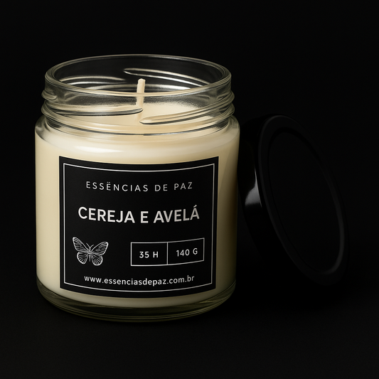 Cereja & Avelã – Vela Artesanal Vegana | 140g • 35h de Aconchego e Neutralização de Aromas